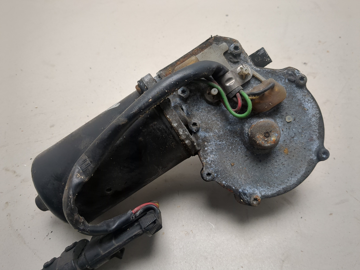 Моторчик стеклоочистителя передний