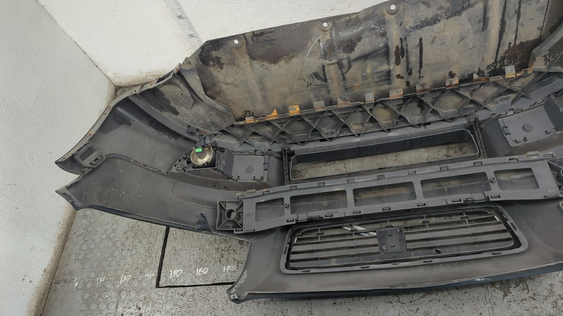 Бампер передний