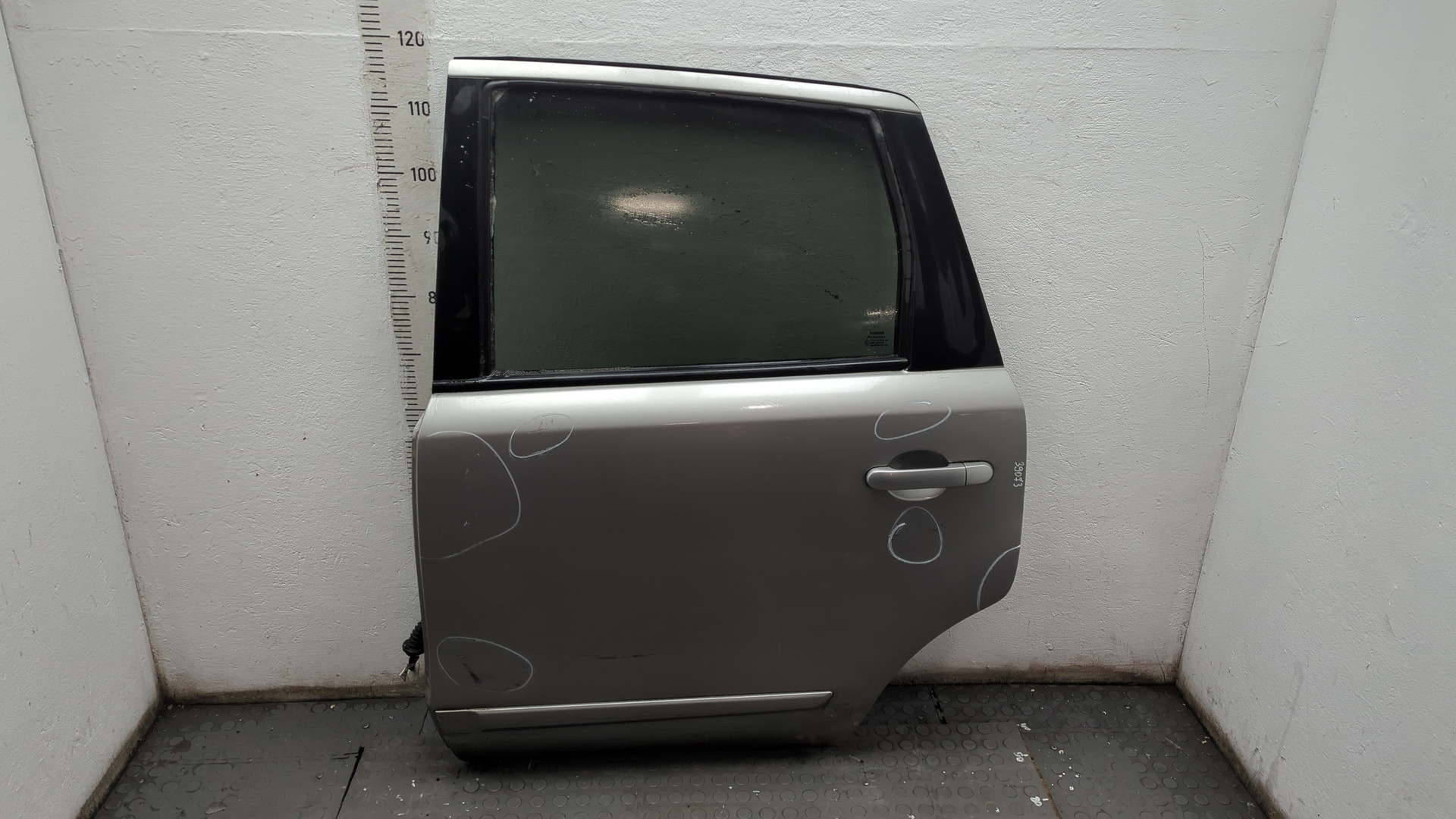 Дверь задняя левая