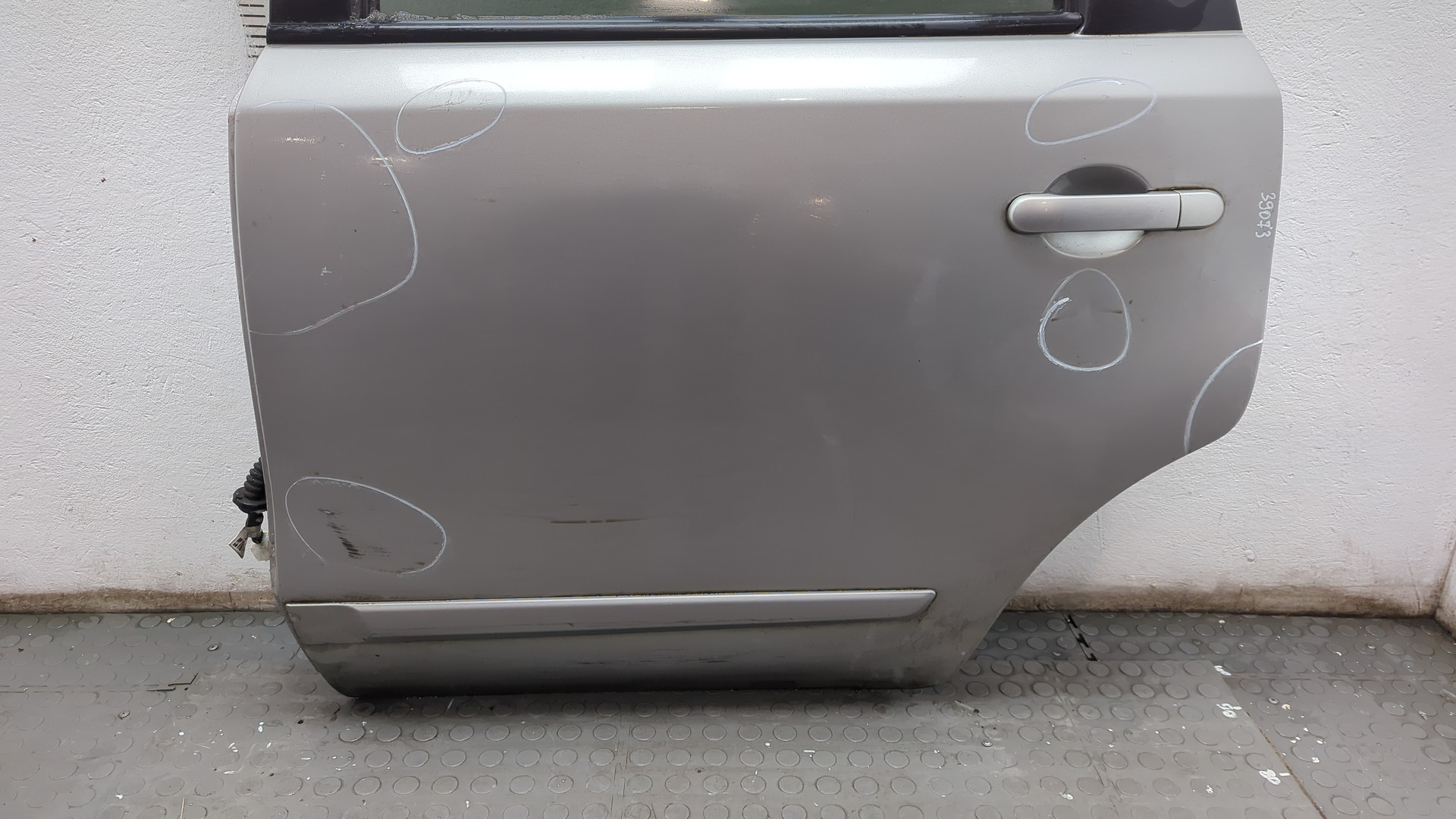 Дверь задняя левая