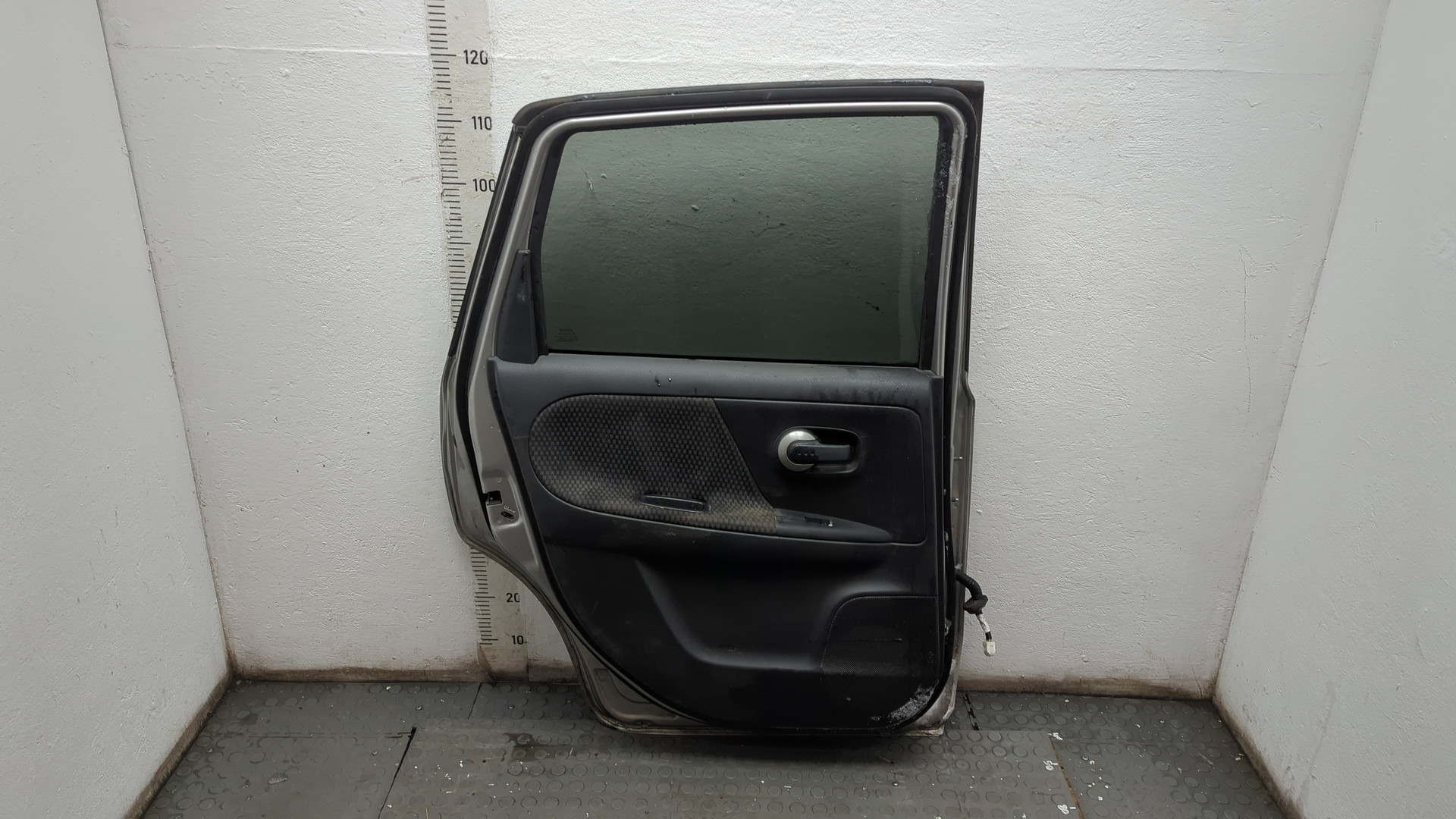Дверь задняя левая