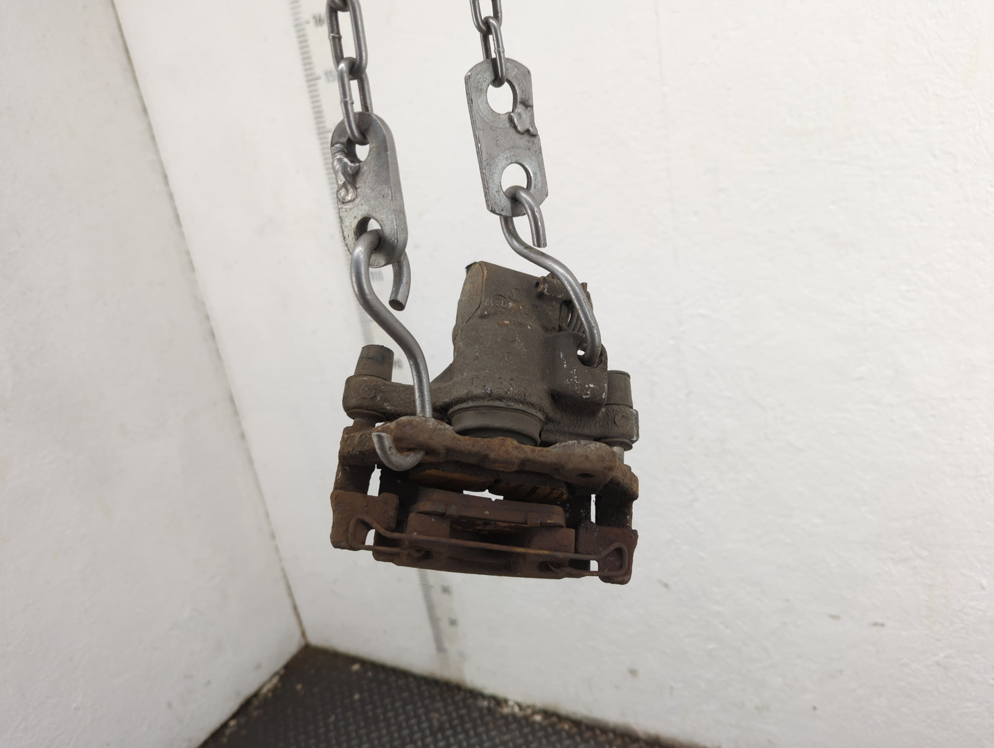 Суппорт задний левый