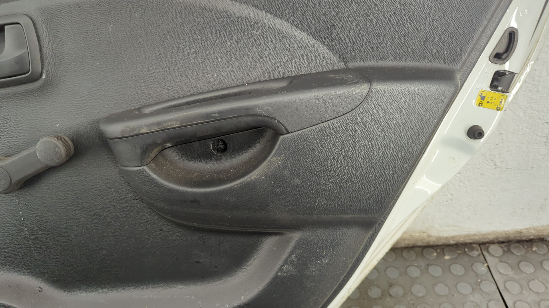 Дверь задняя правая