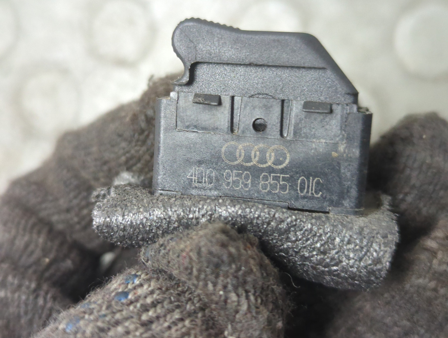 Кнопка стеклоподъемника