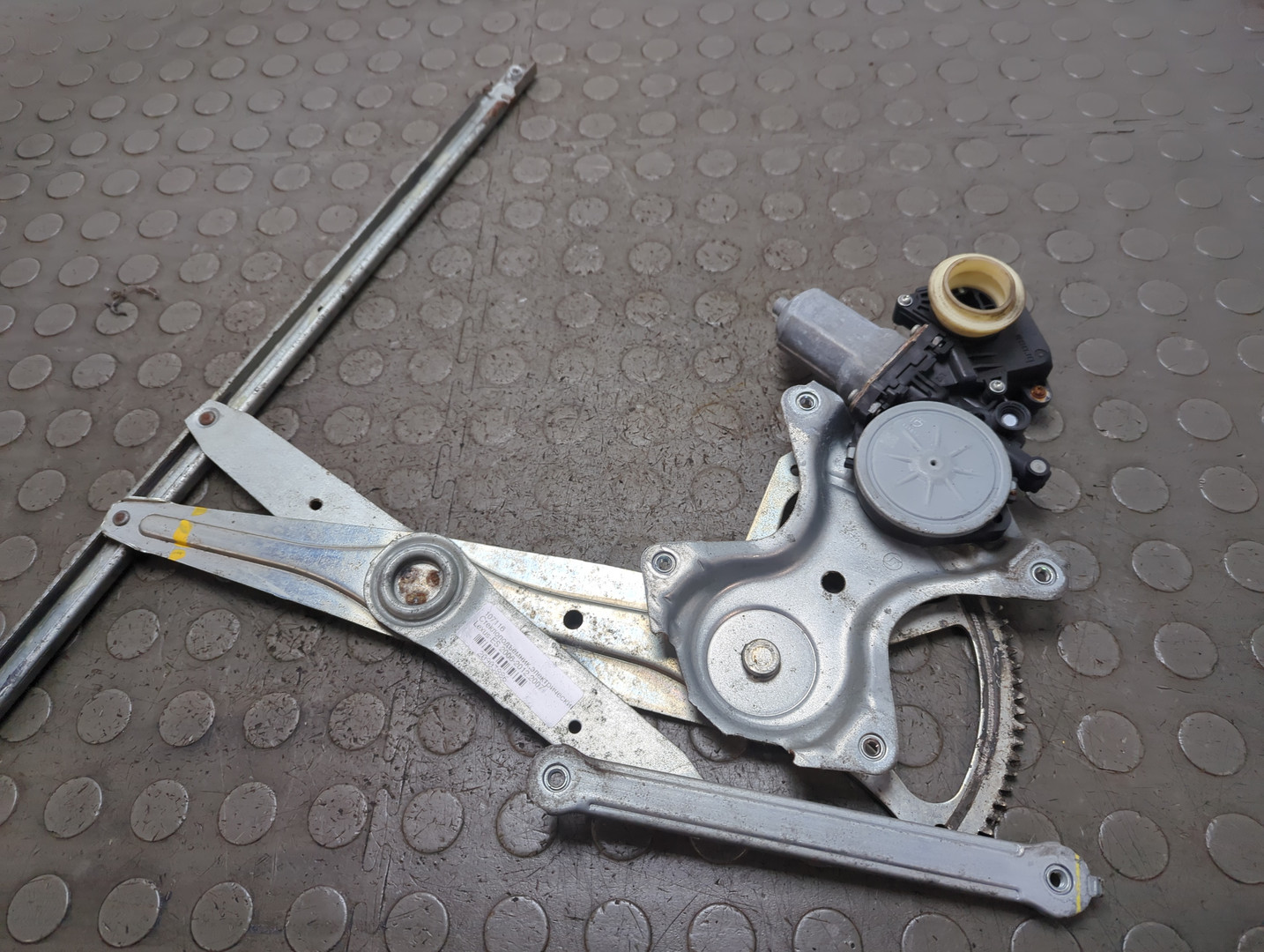 Стеклоподъемник электр. передний левый