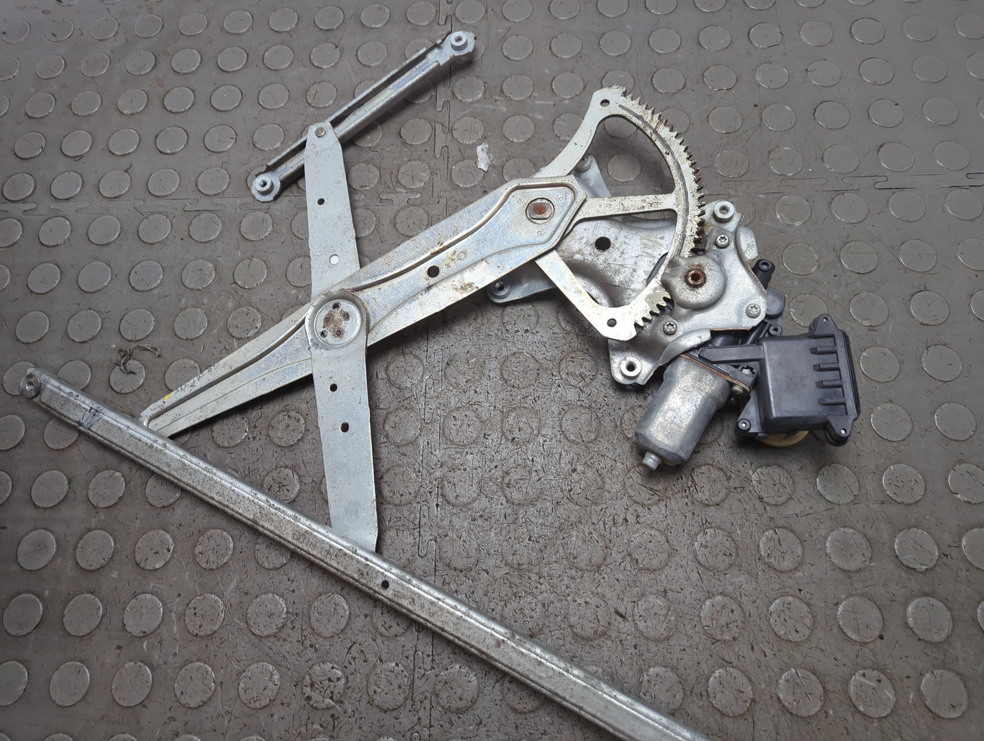 Стеклоподъемник электр. передний левый