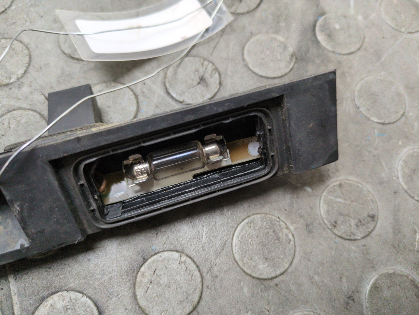 Фонарь подсветки номера