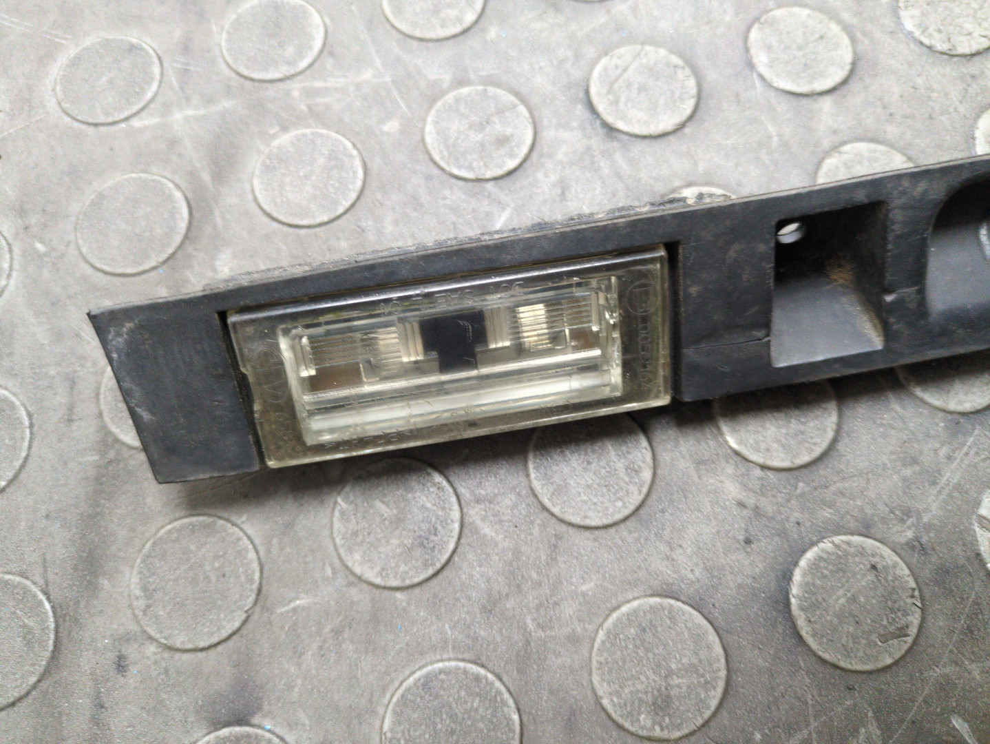 Фонарь подсветки номера