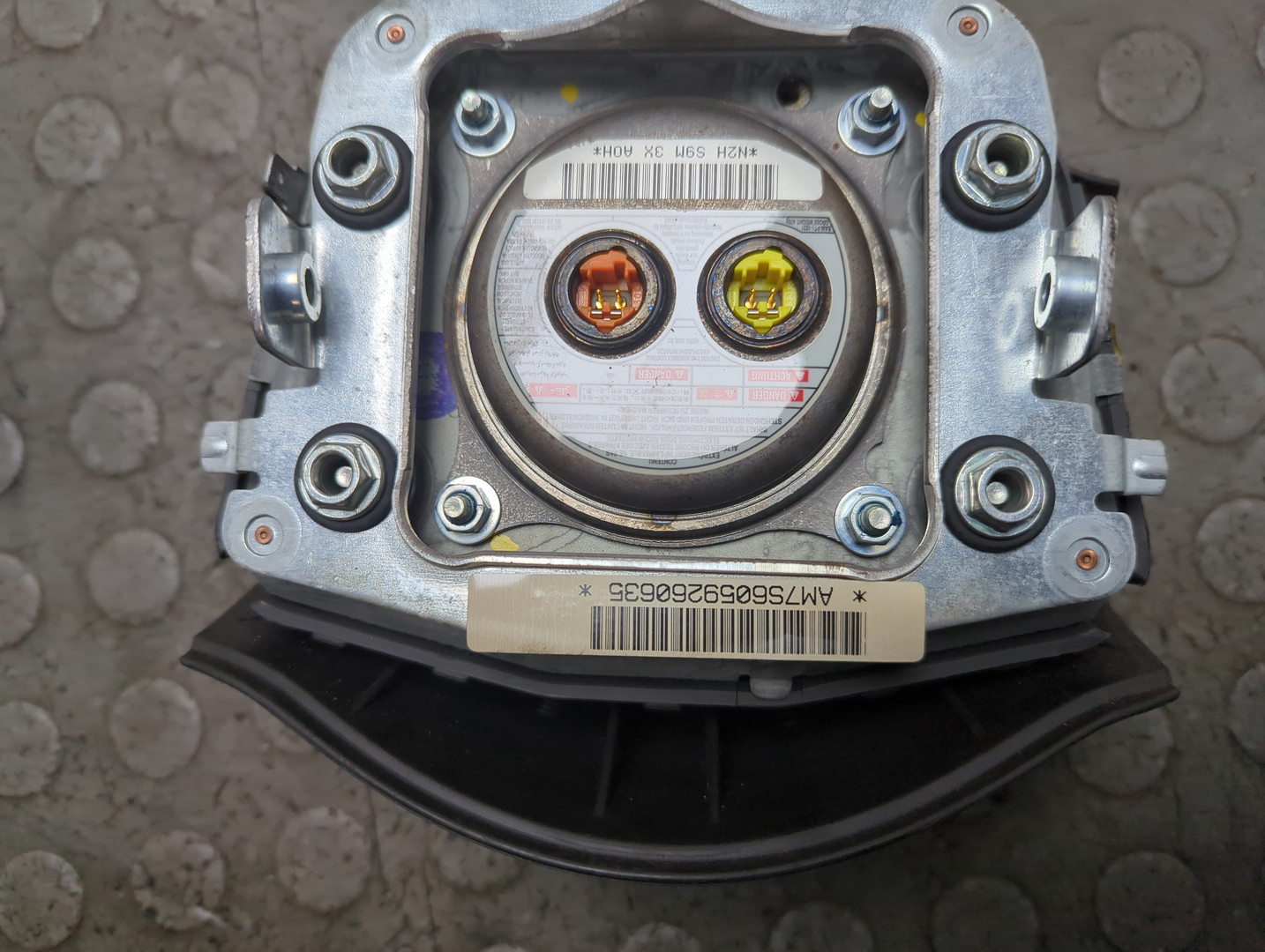 Подушка безопасности в рулевое колесо