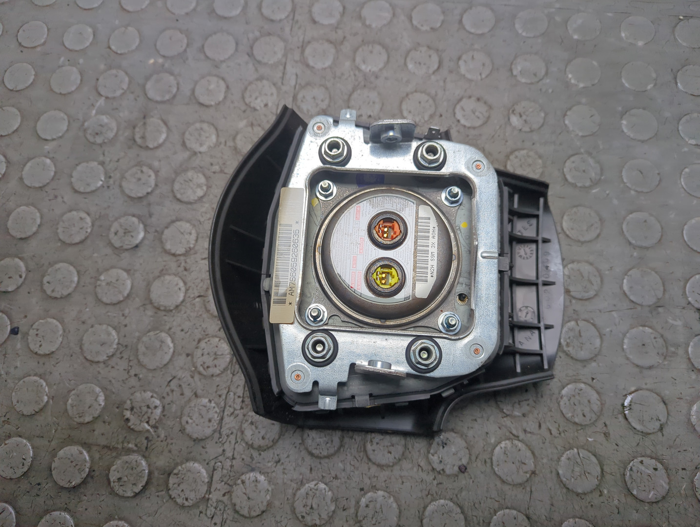 Подушка безопасности в рулевое колесо