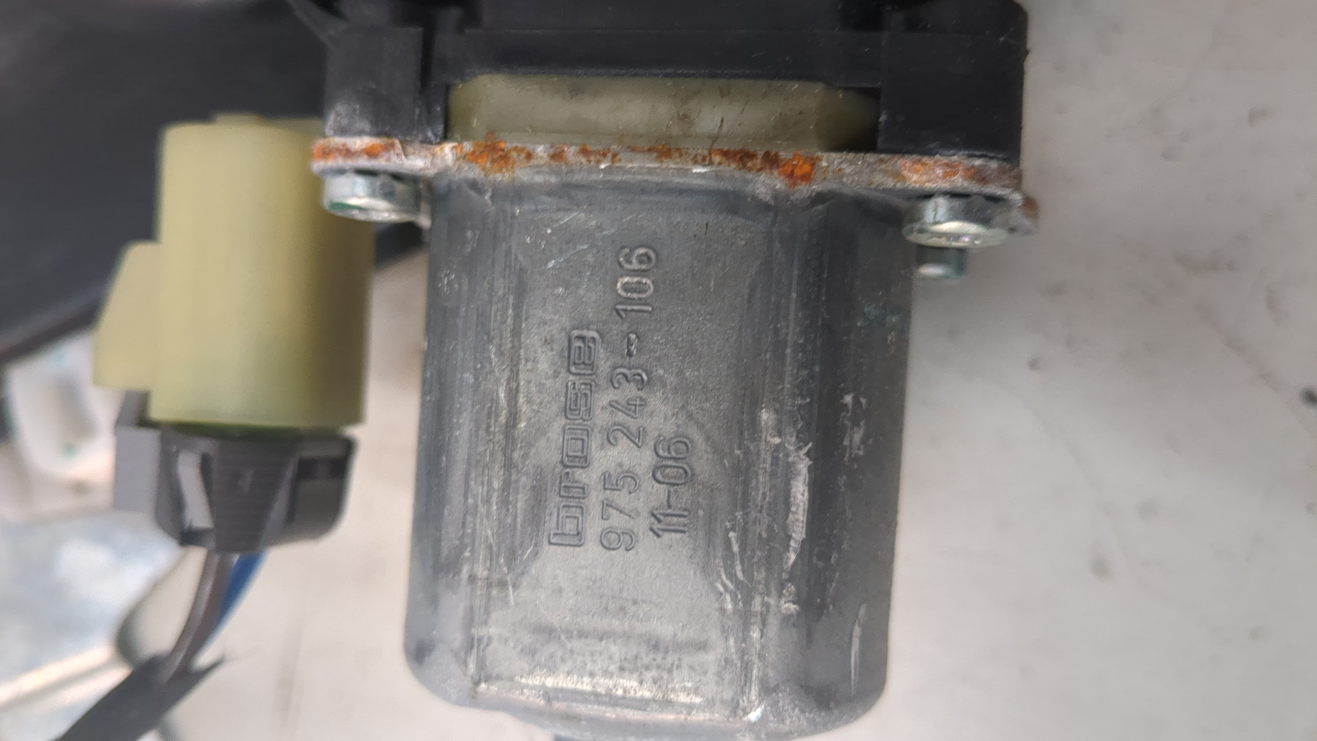 Стеклоподъемник электр. передний правый