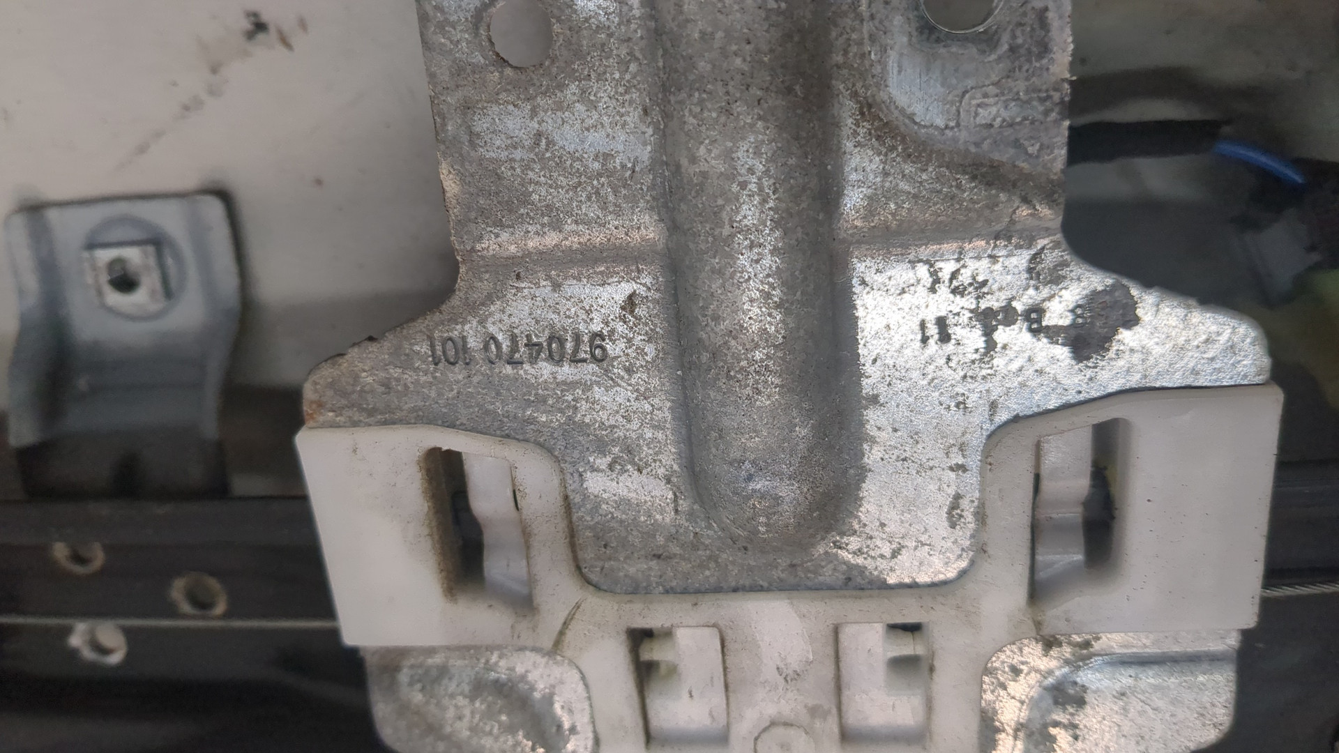 Стеклоподъемник электр. передний правый