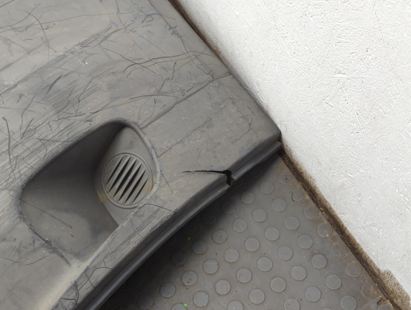 Бампер передний