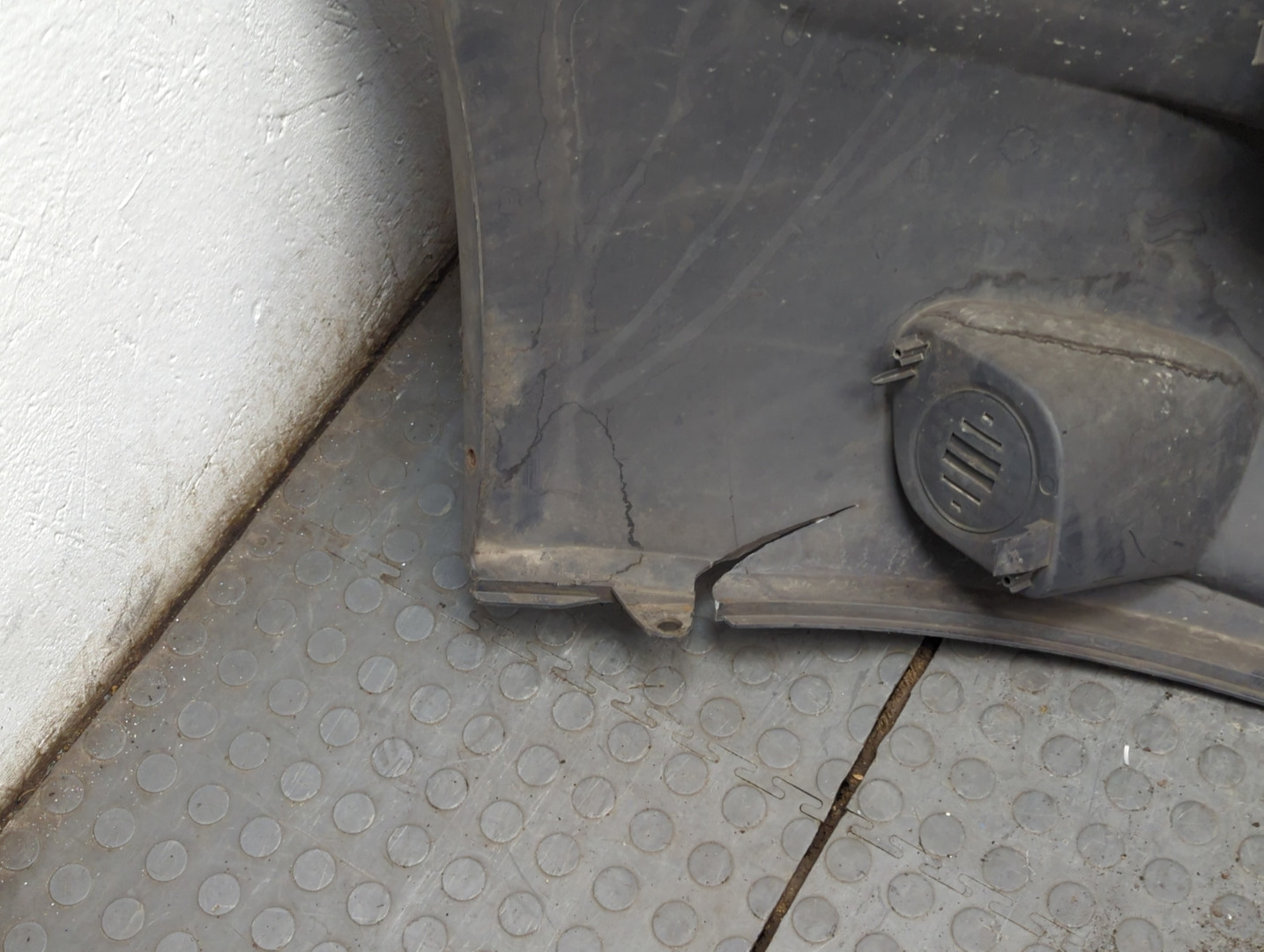 Бампер передний