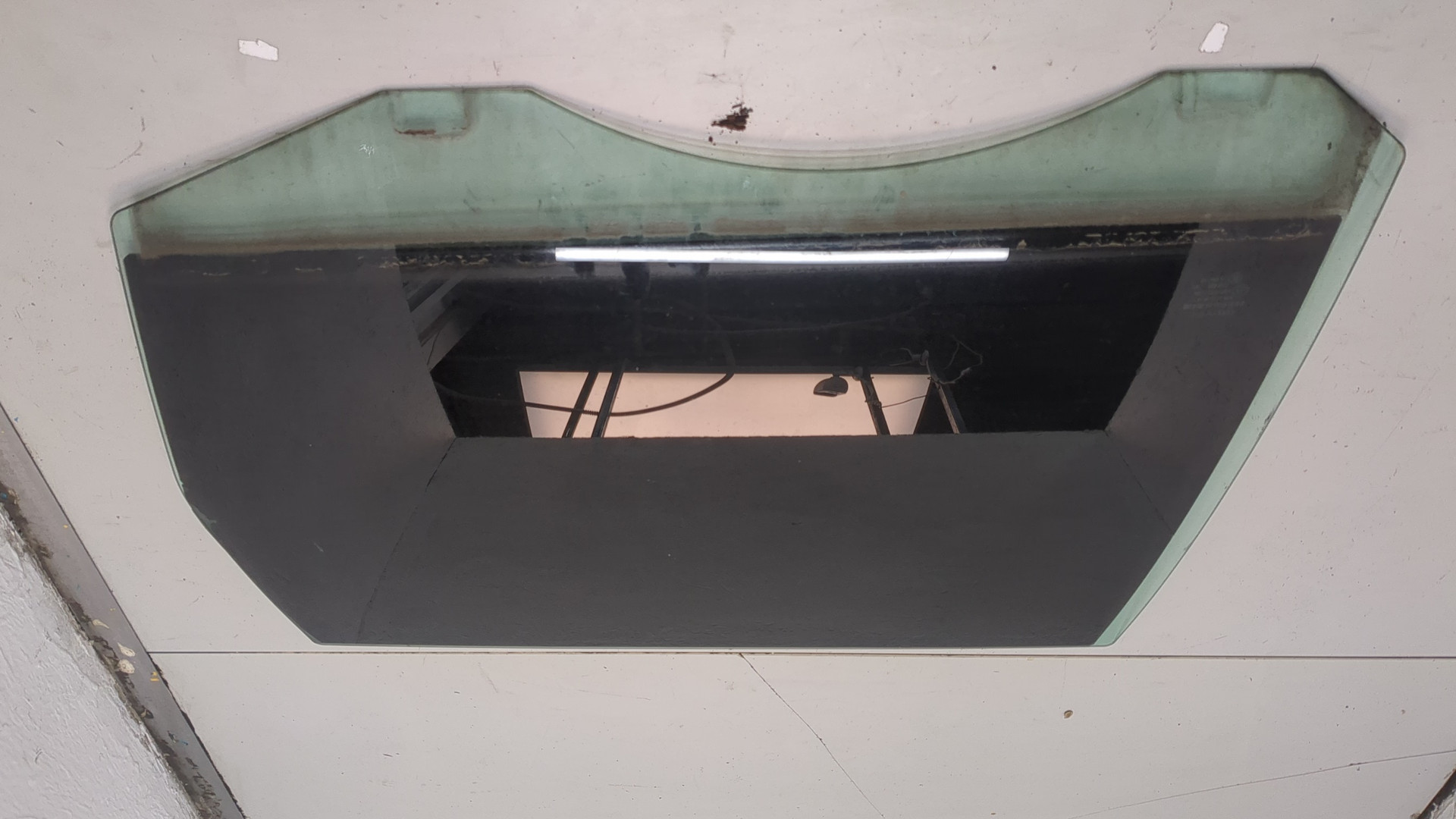 Стекло двери задней левой