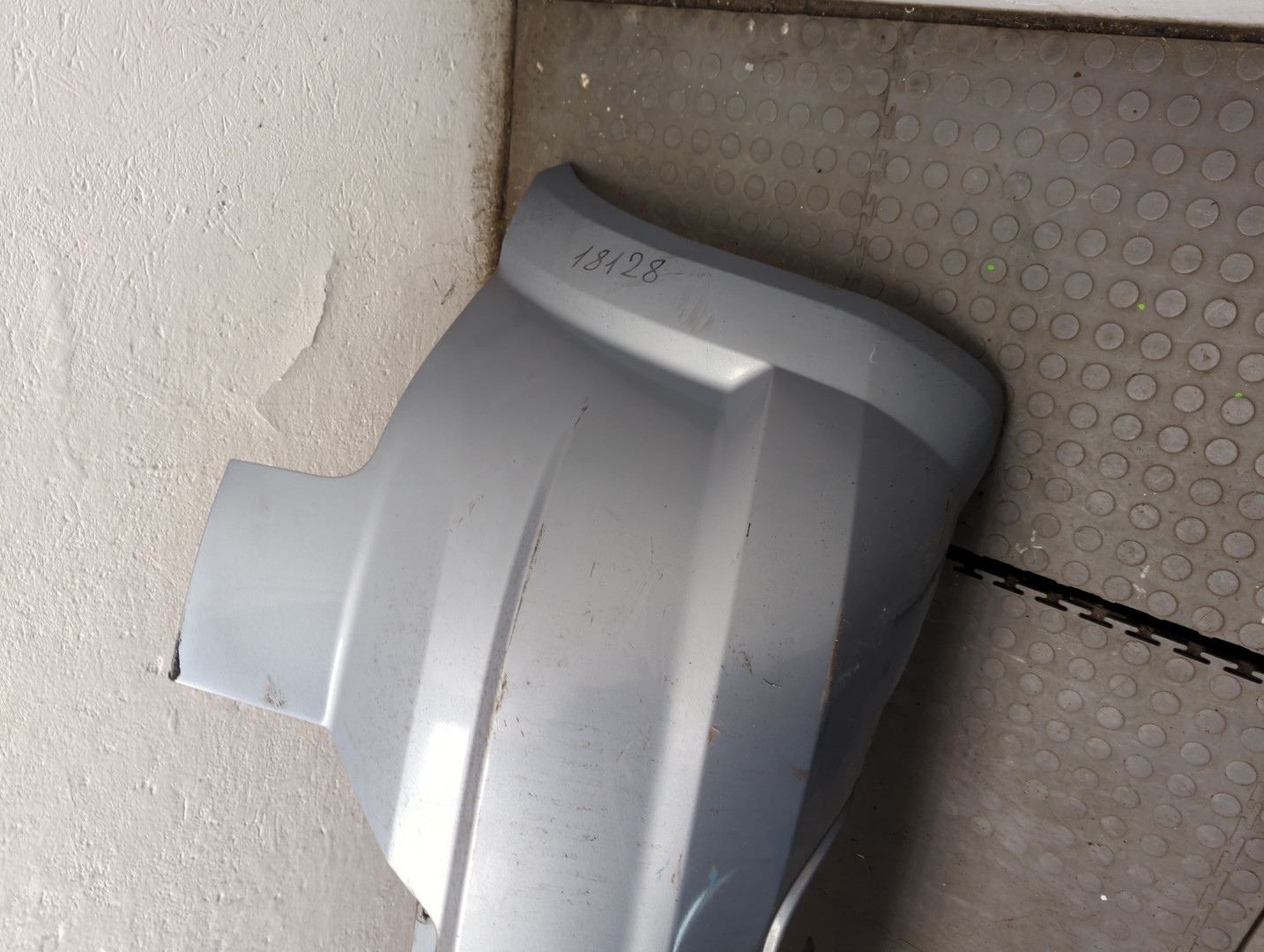 Бампер задний