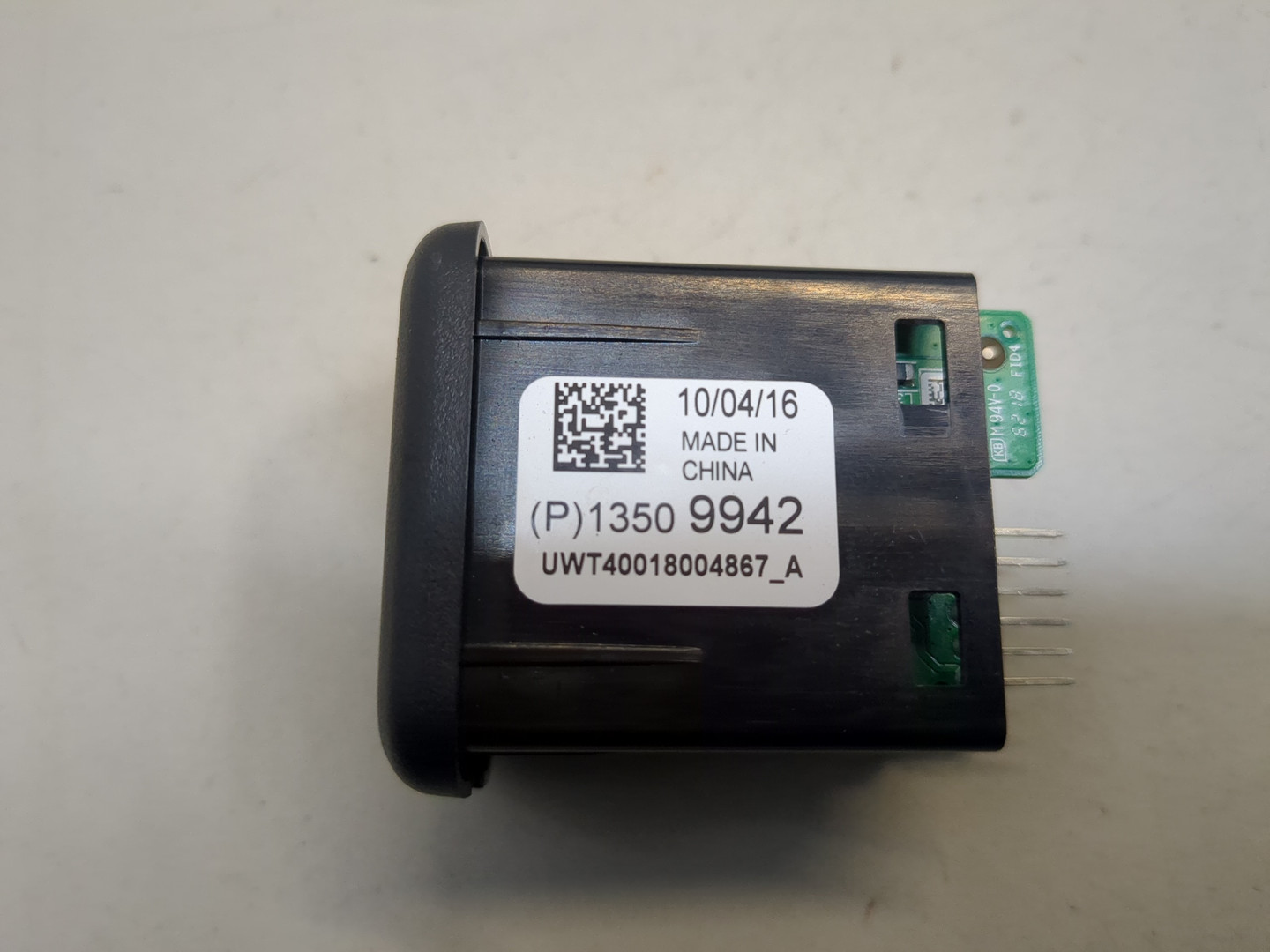 Гнездо AUX / USB IN