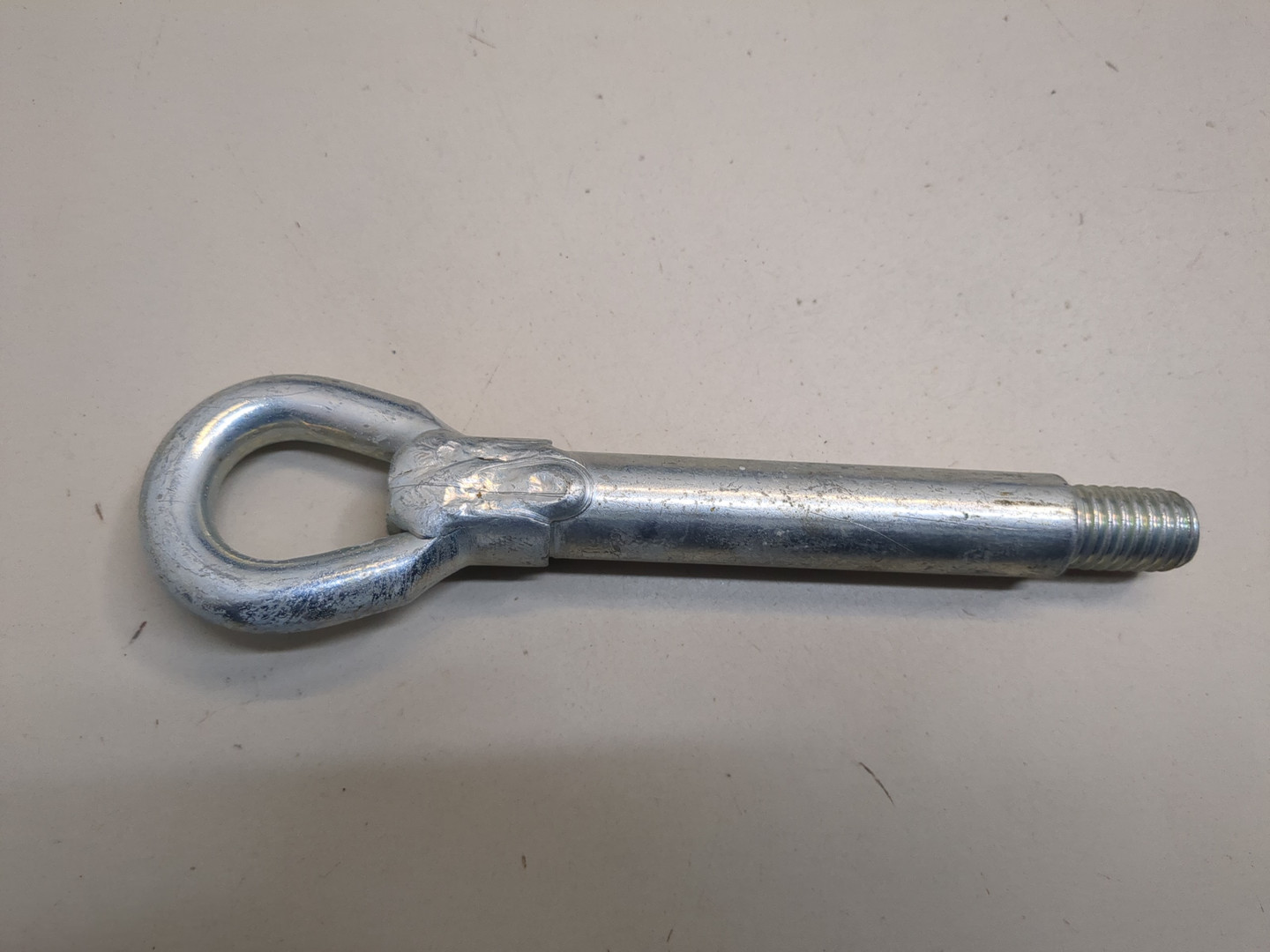 Крюк буксировочный