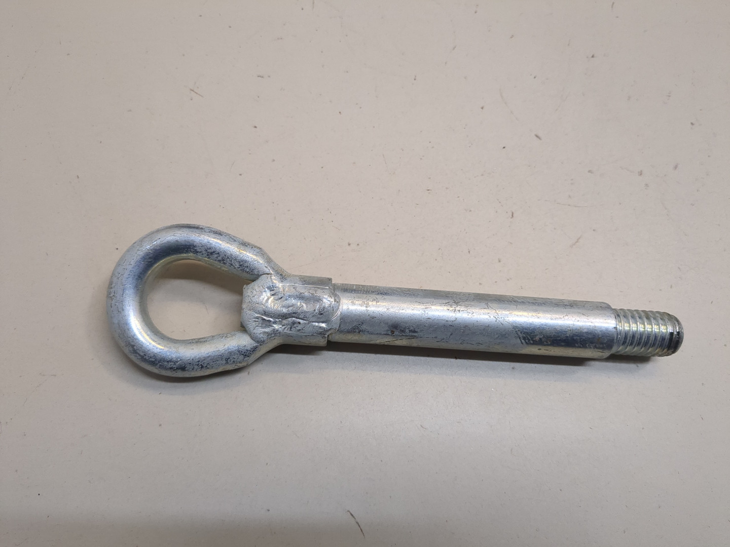 Крюк буксировочный