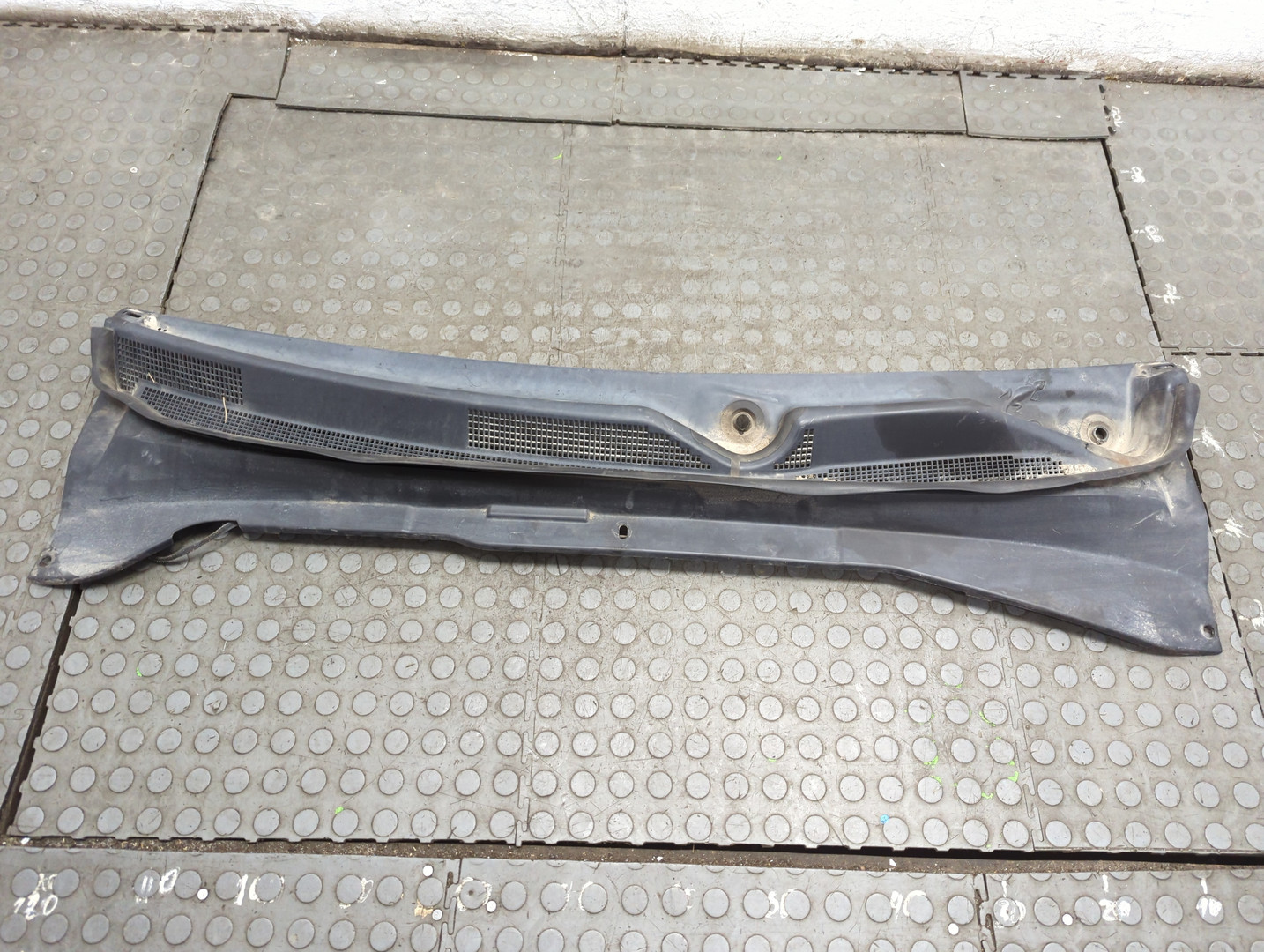 Решетка стеклоочистителей (Жабо)