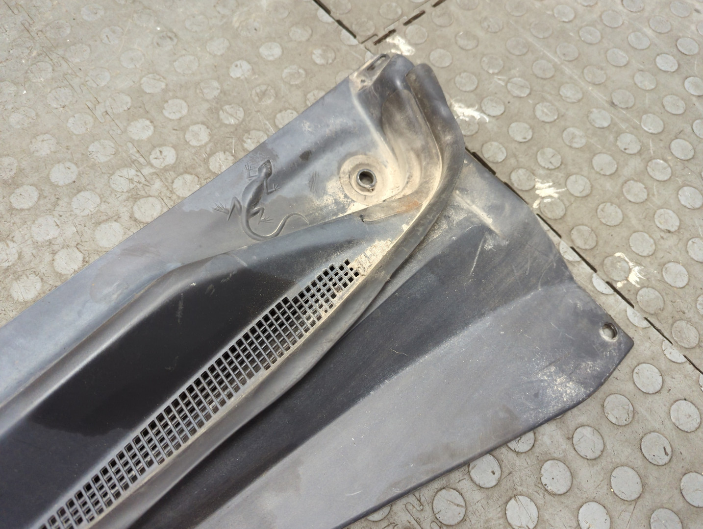 Решетка стеклоочистителей (Жабо)