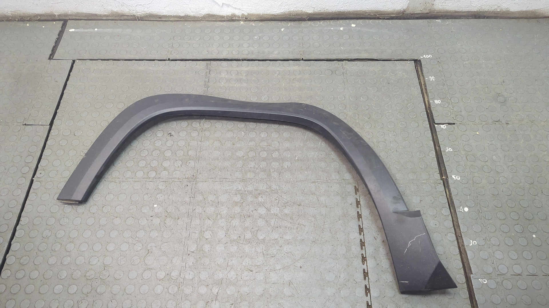 Накладка переднего крыла левого