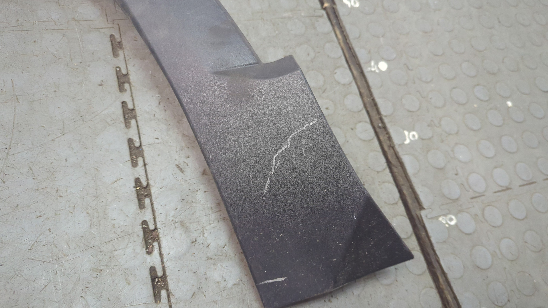 Накладка переднего крыла левого