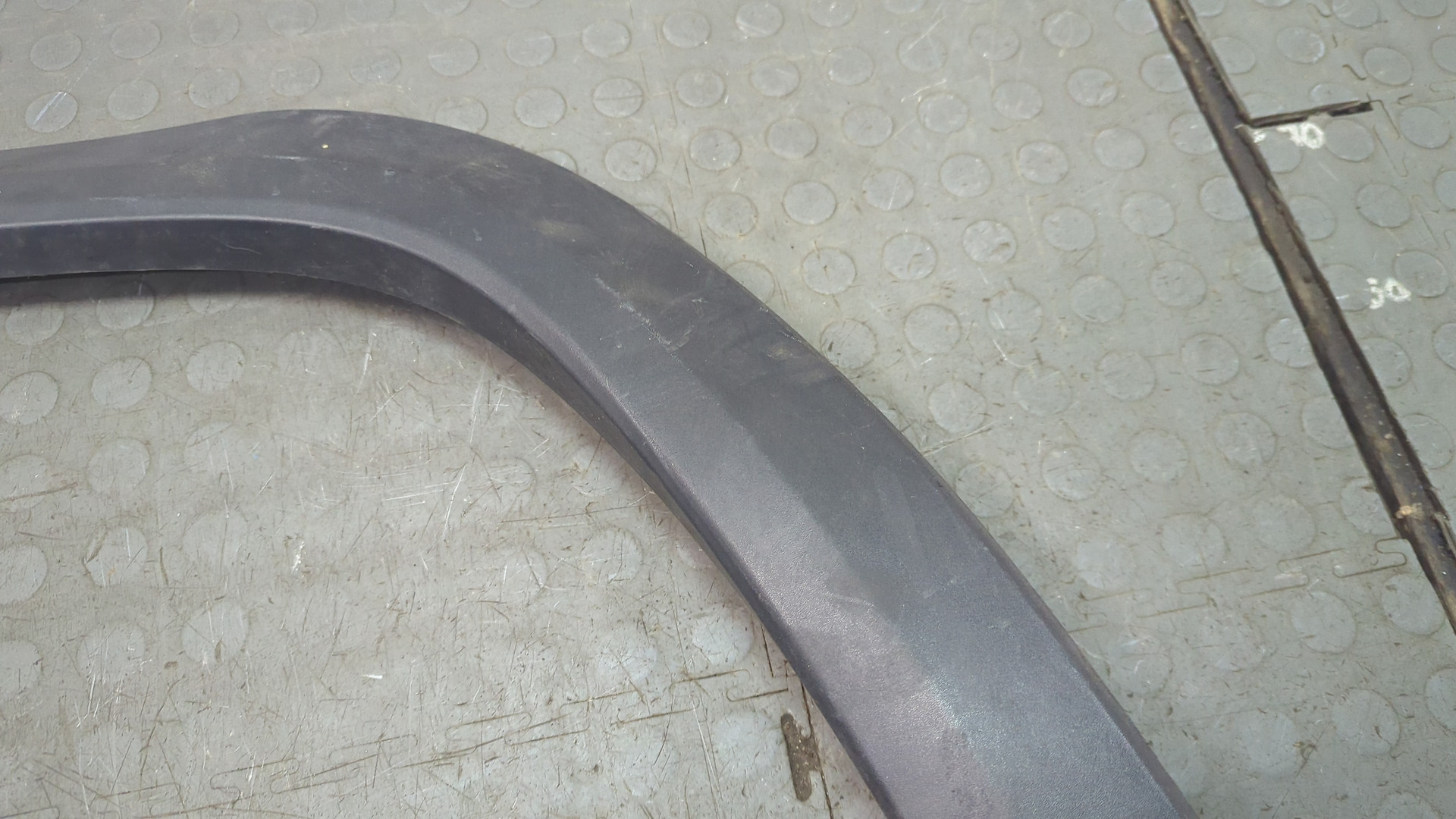 Накладка переднего крыла левого