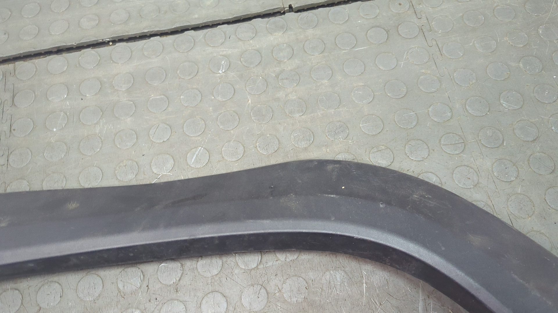 Накладка переднего крыла левого