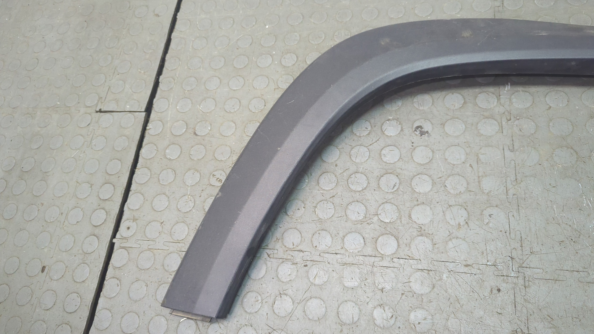 Накладка переднего крыла левого