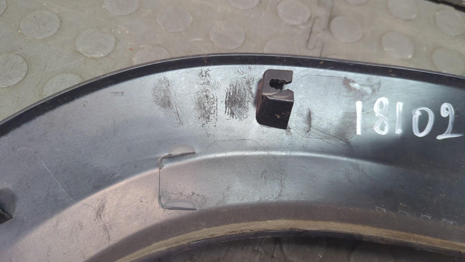 Накладка переднего крыла левого