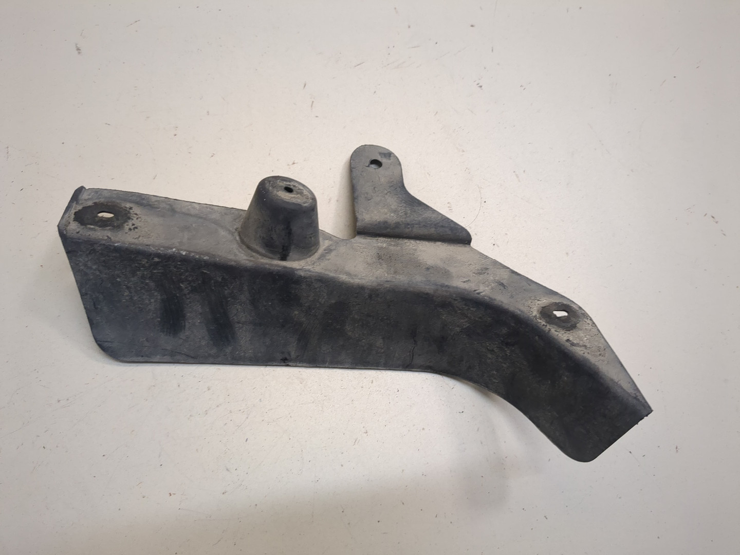 Брызговик задний левый