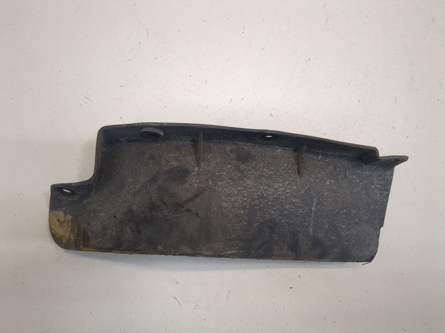 Брызговик передний левый