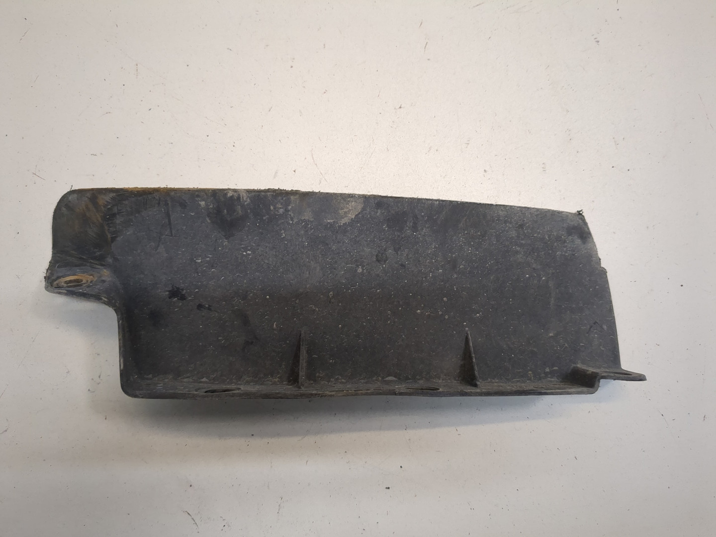 Брызговик передний правый