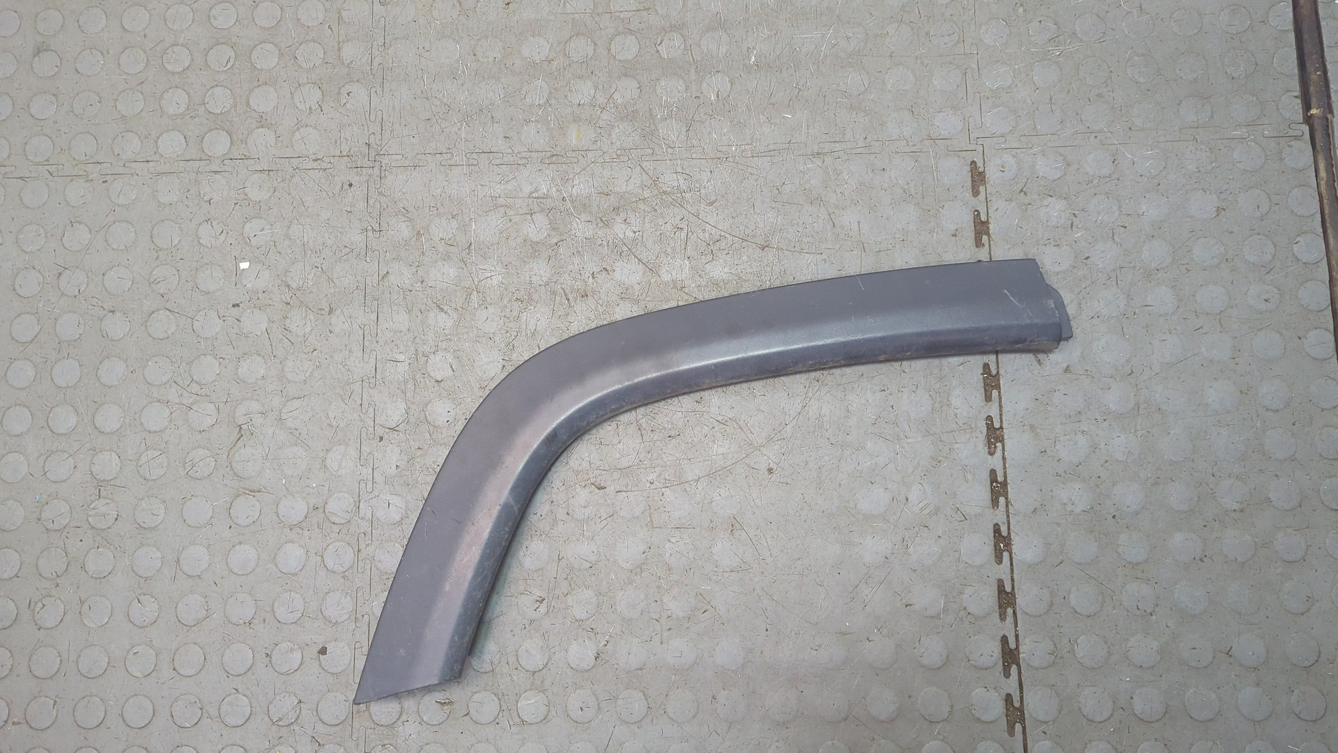 Молдинг заднего крыла правого