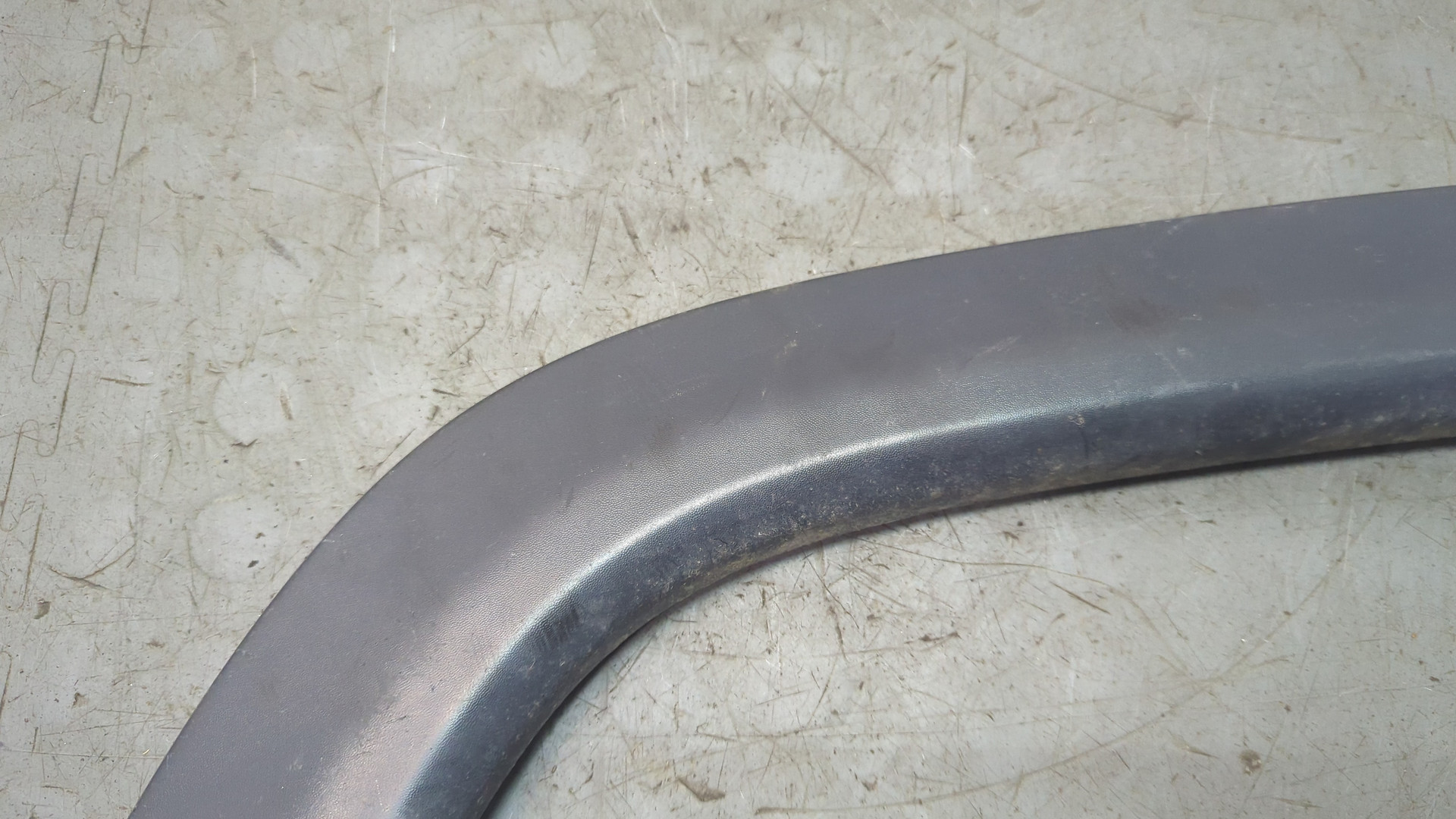 Молдинг заднего крыла правого