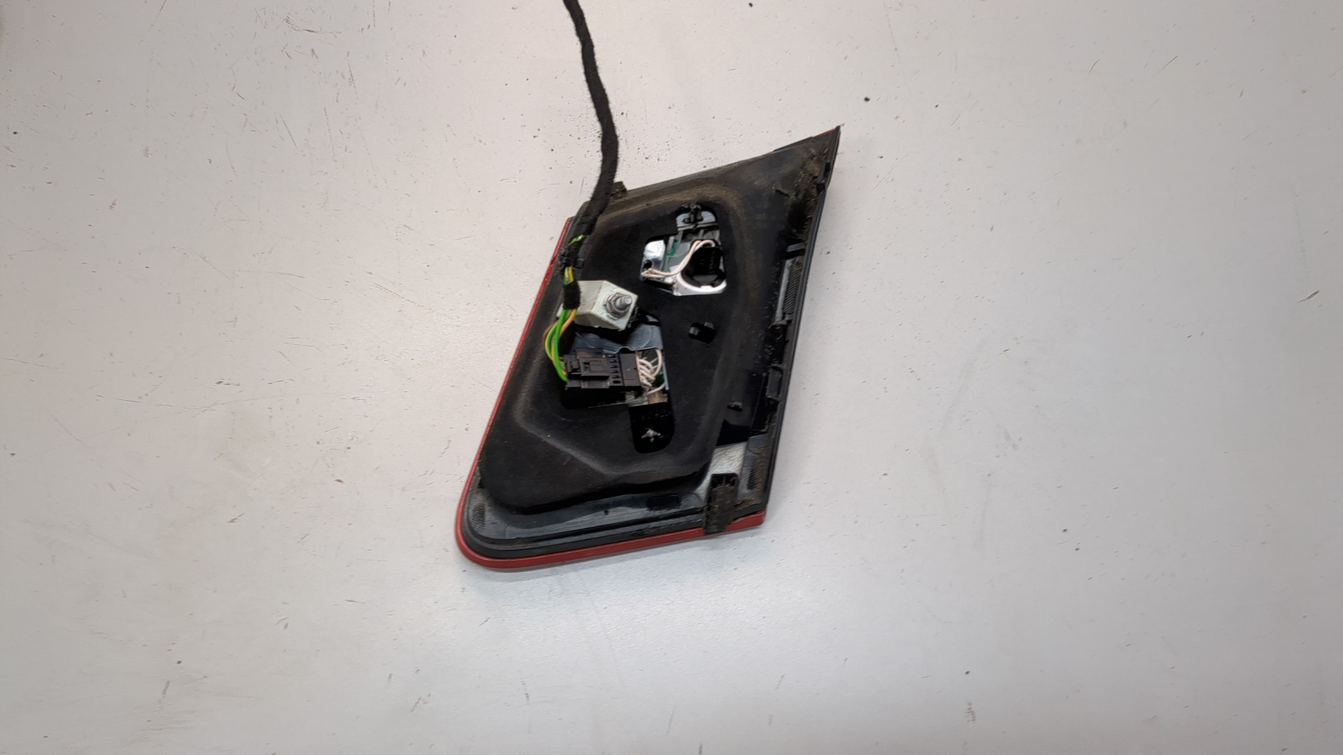 Фонарь задний внутренний левый