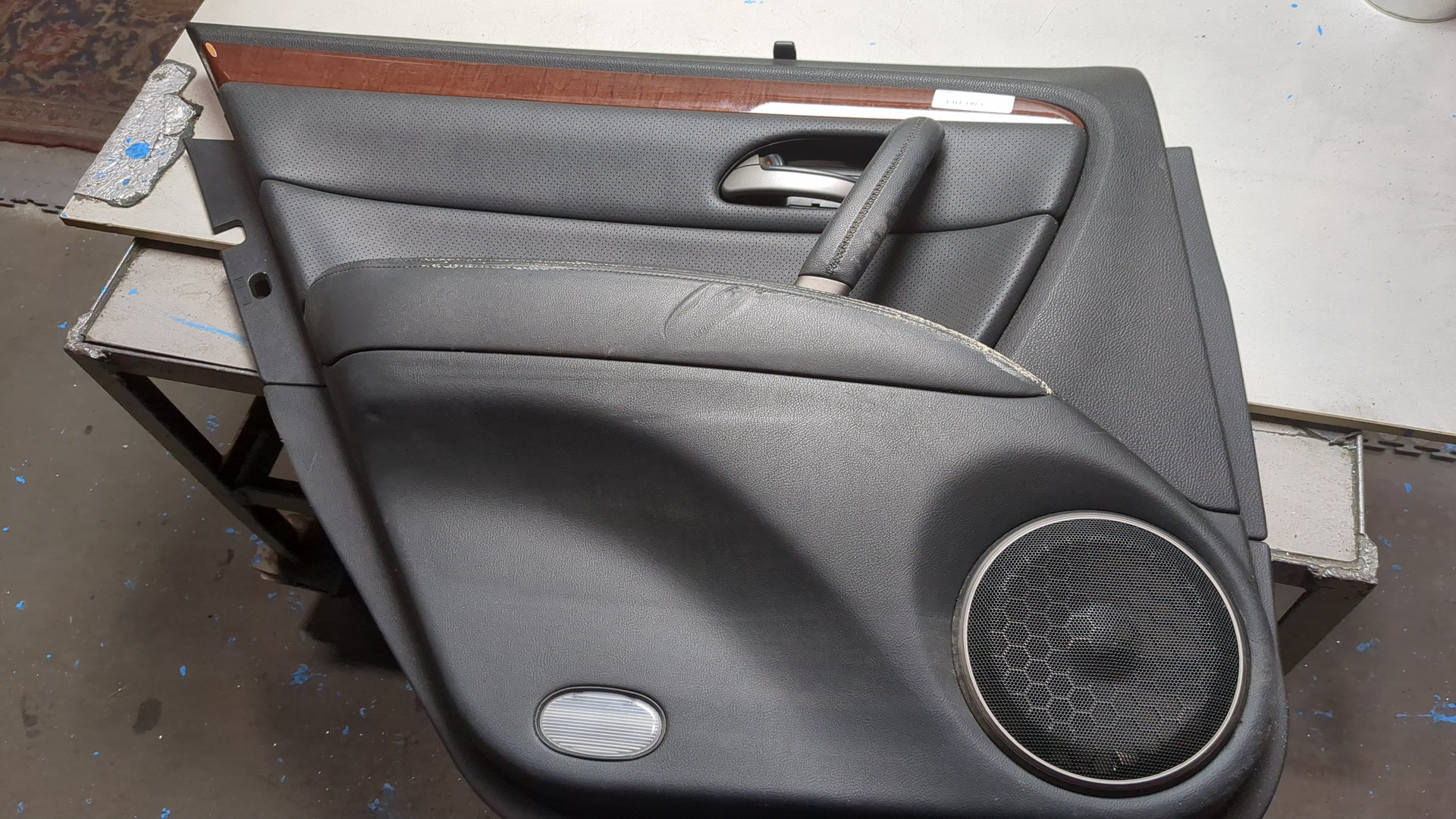 Обшивка двери задней левой