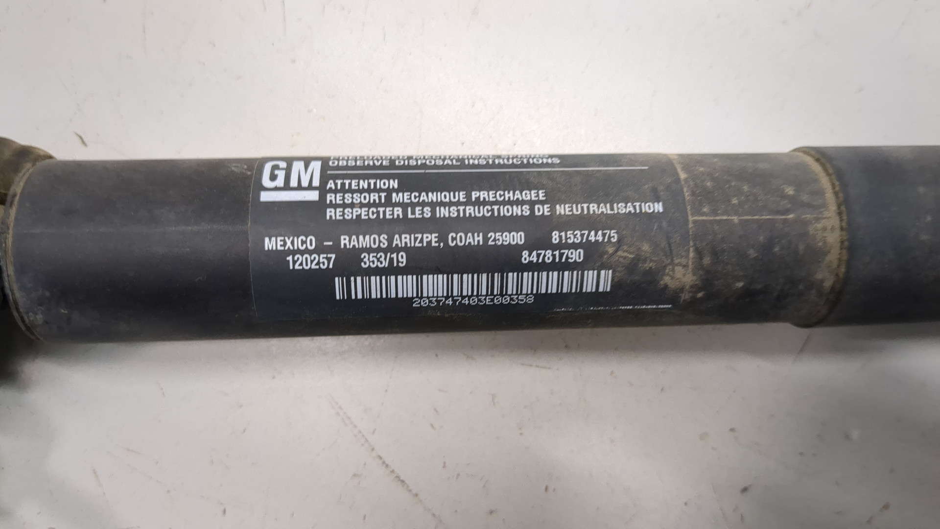 Амортизатор крышки багажника