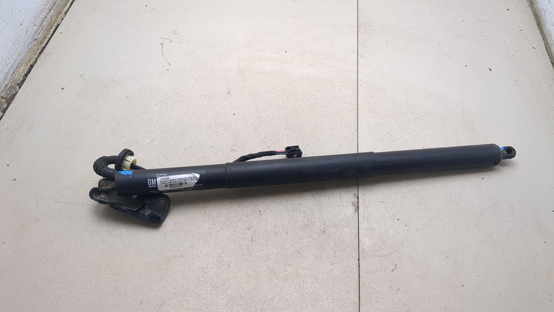 Амортизатор крышки багажника