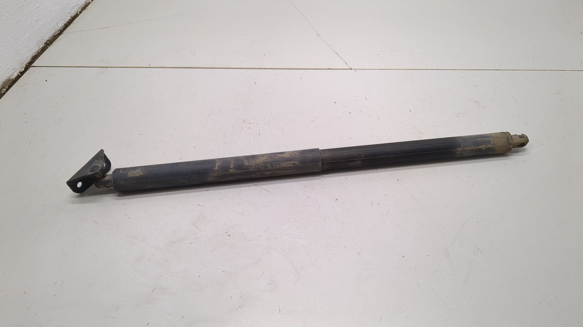 Амортизатор крышки багажника