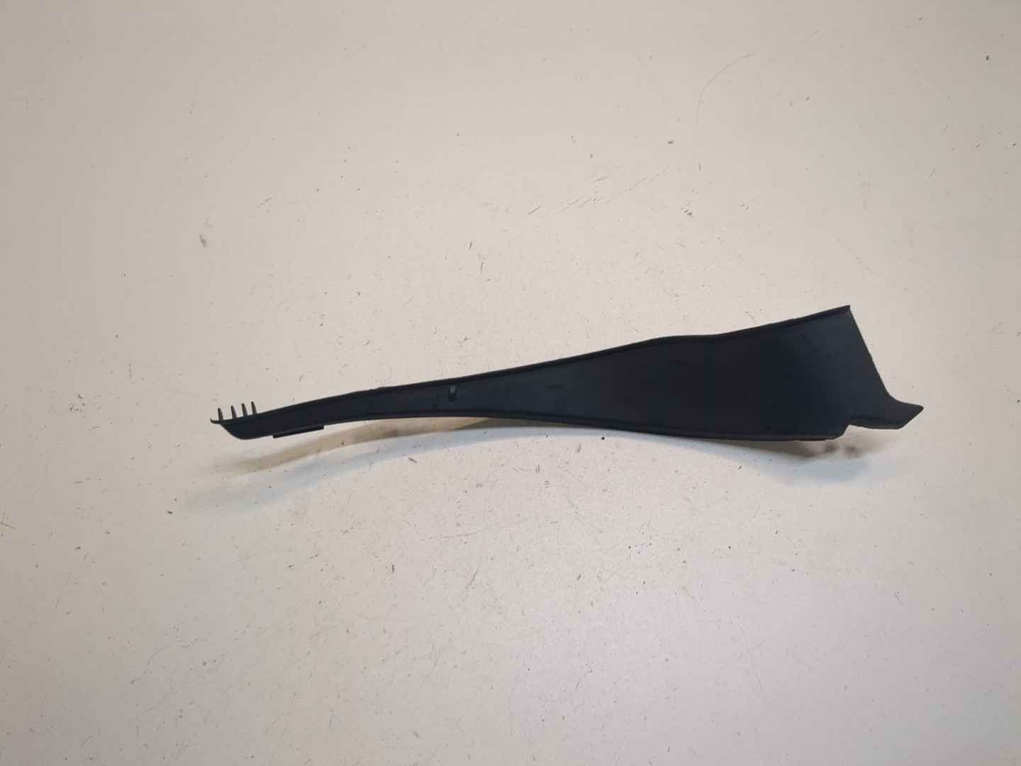 Молдинг лобового стекла