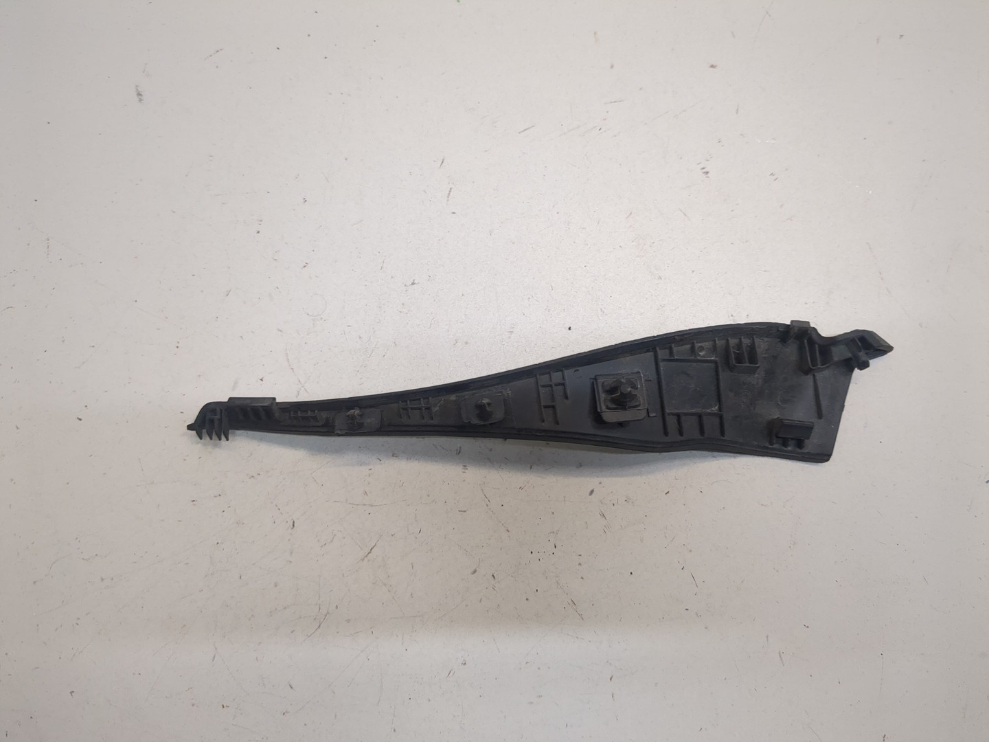 Молдинг лобового стекла