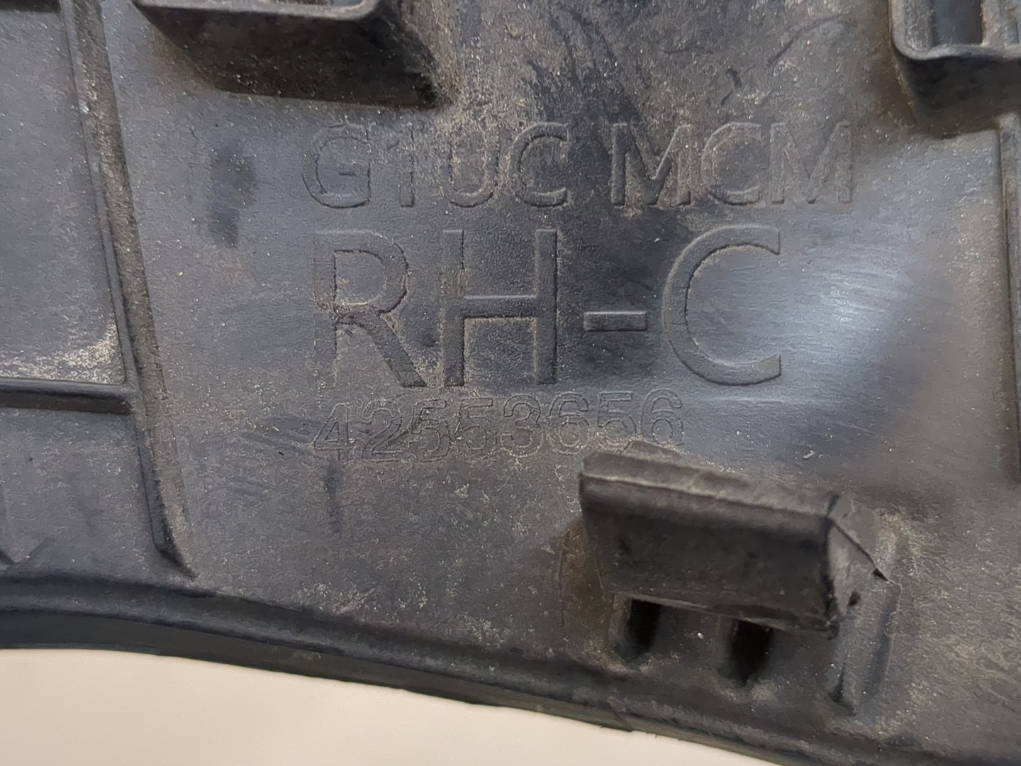 Молдинг лобового стекла