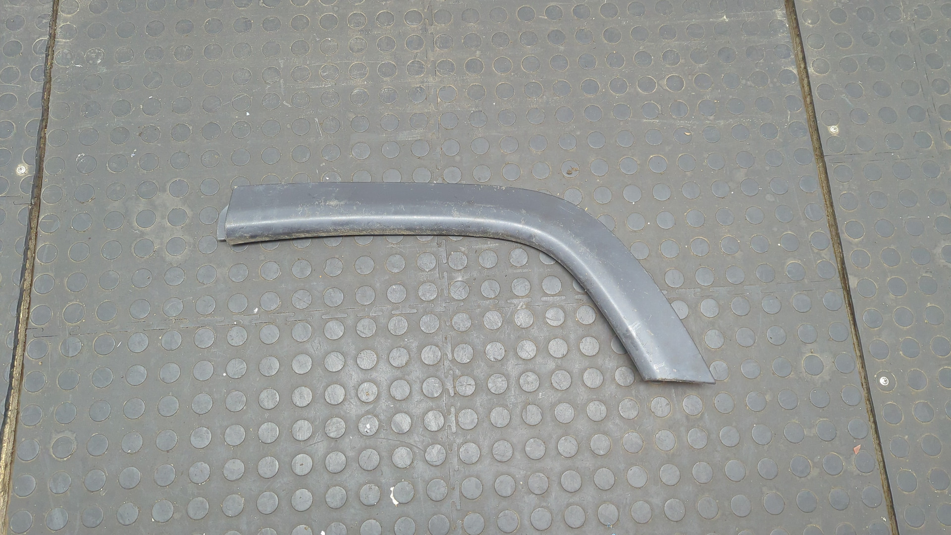 Накладка заднего крыла левого