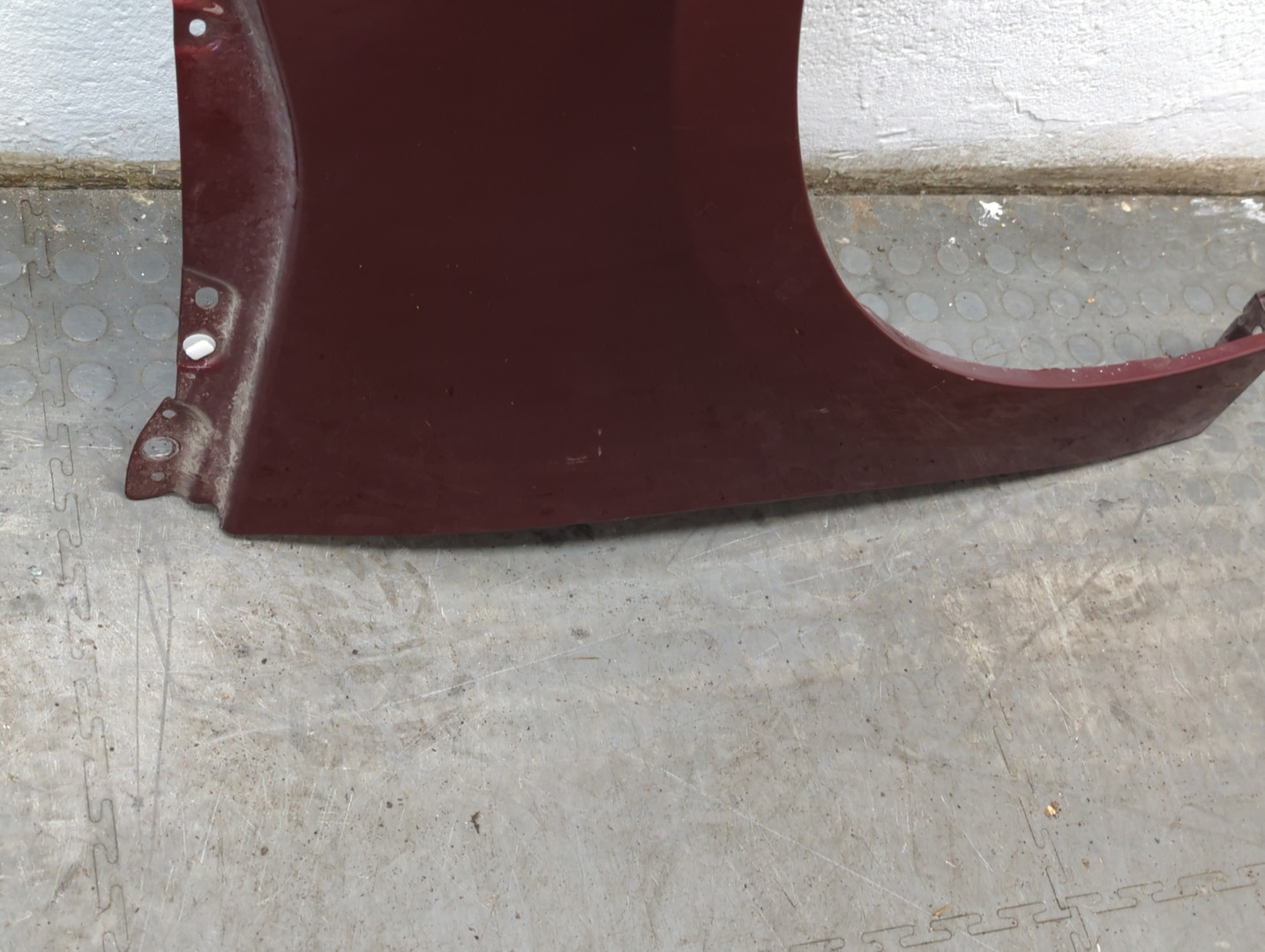 Крыло переднее правое