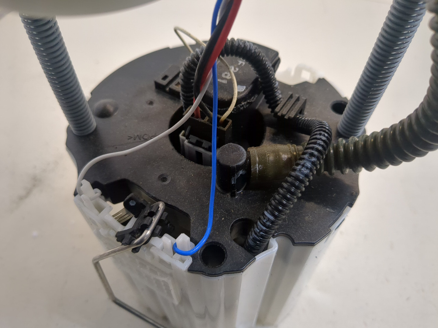 Насос топливный электрический