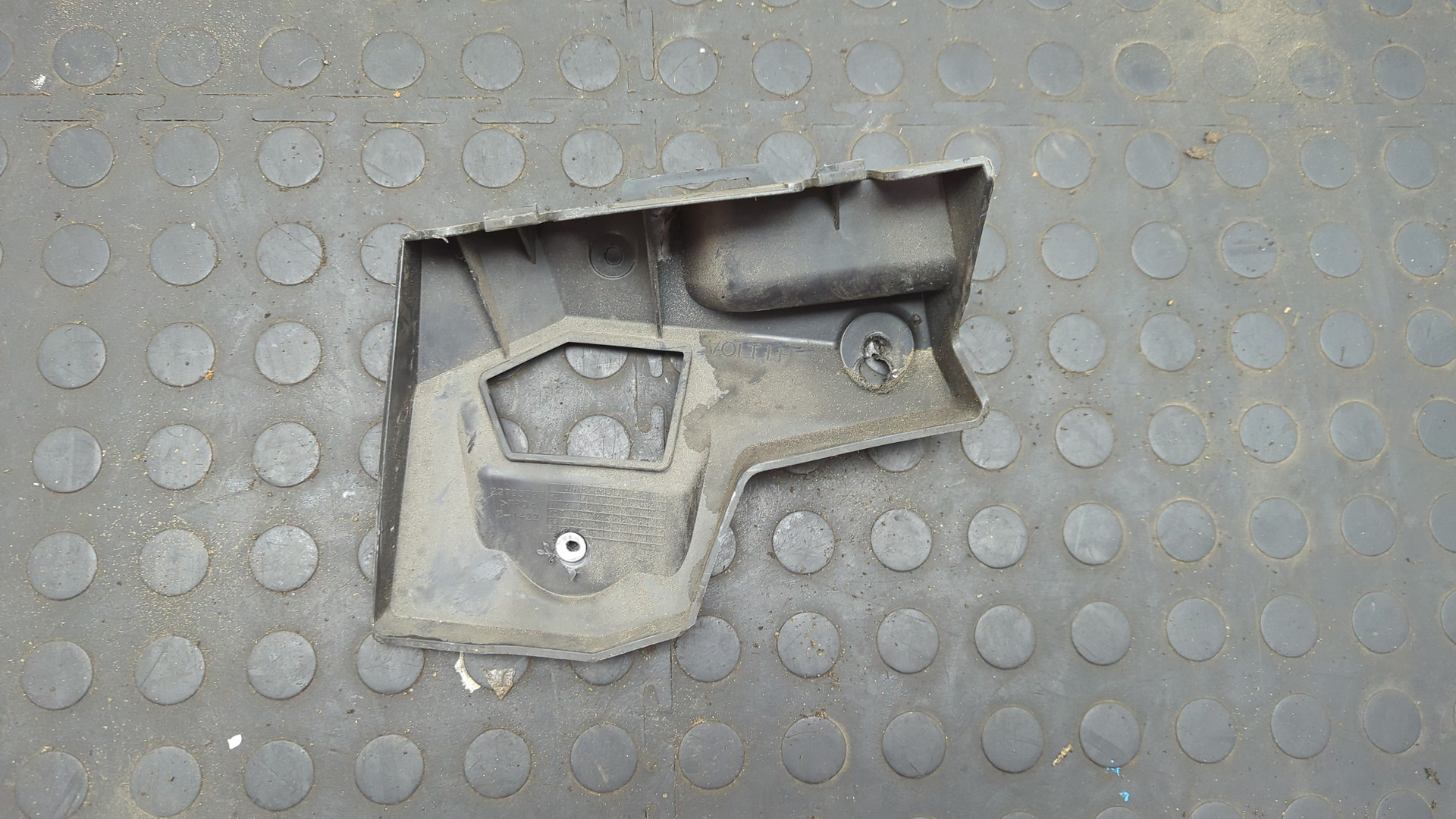 Кронштейн заднего бампера левый