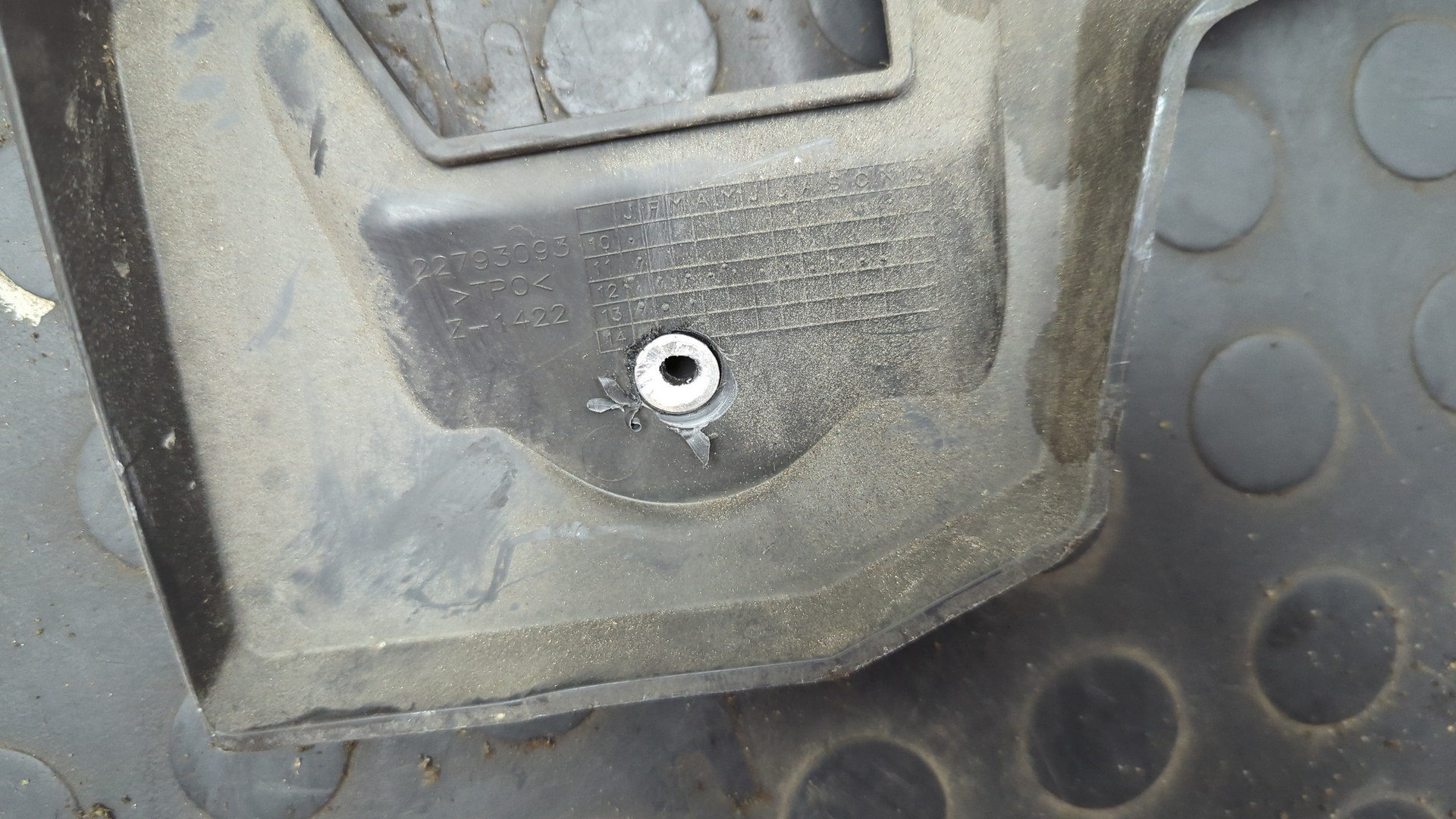 Кронштейн заднего бампера левый