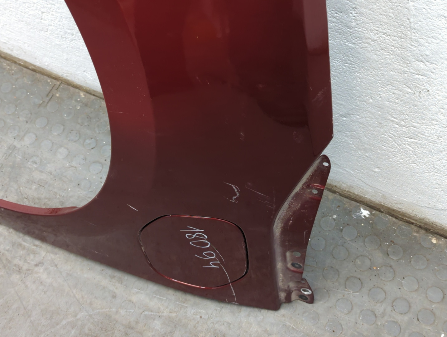 Крыло переднее левое